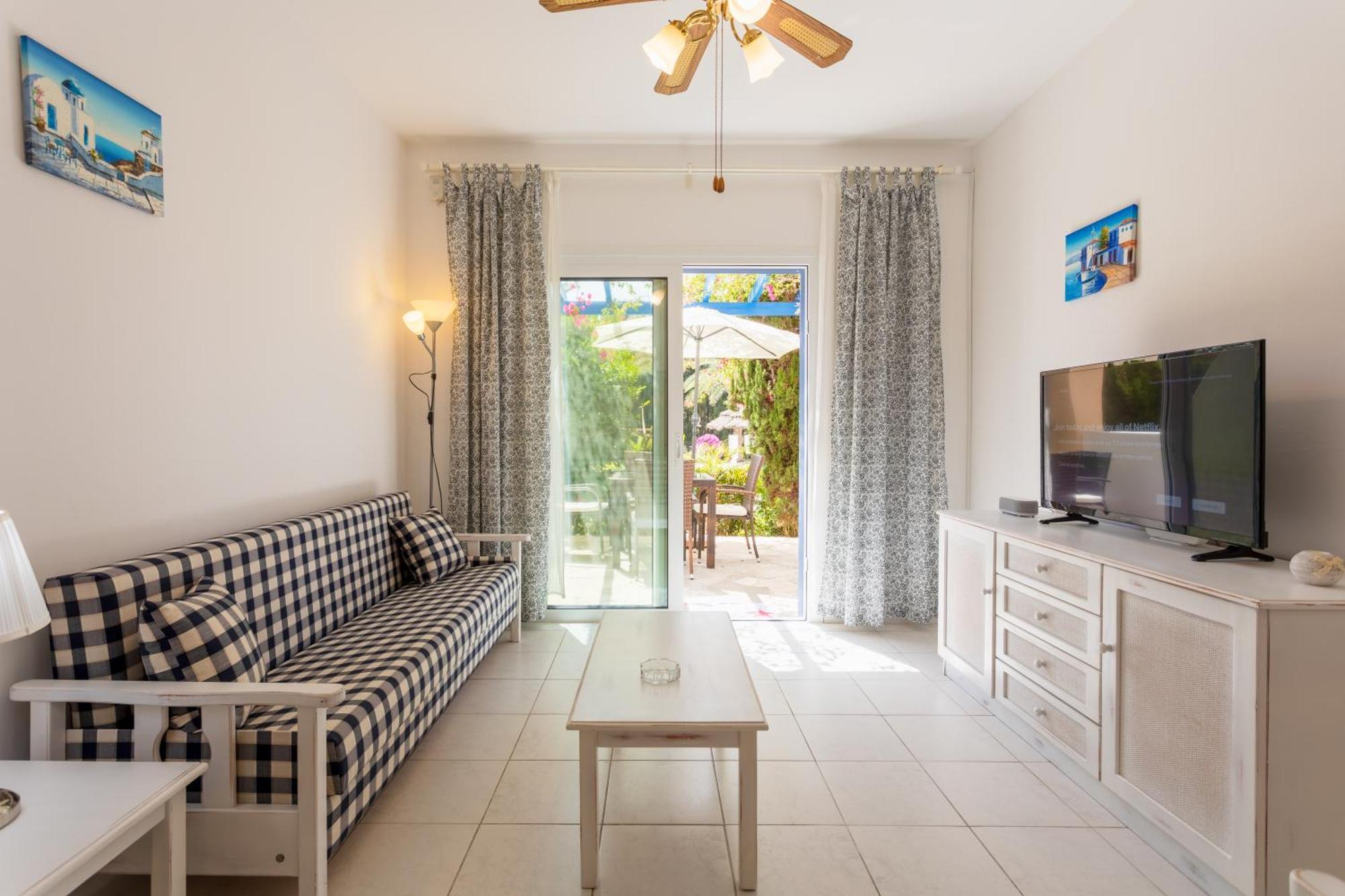 Regina Gardens Lovely Apartment Pafos Exterior foto